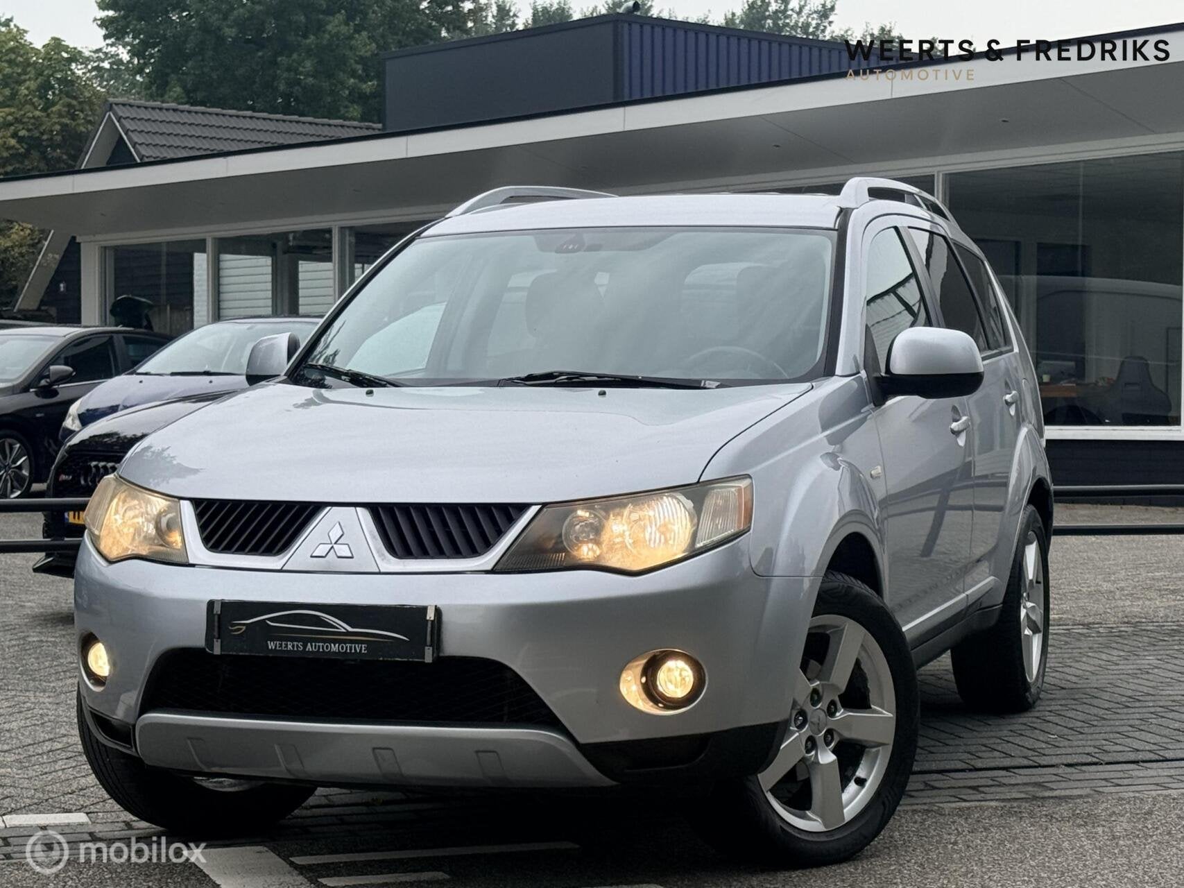 Mitsubishi Outlander 2.4 Intense+ |4WD|7-persoons|NAP|APK, Auto's, Stof, Zwart, 4 cilinders, 7 stoelen