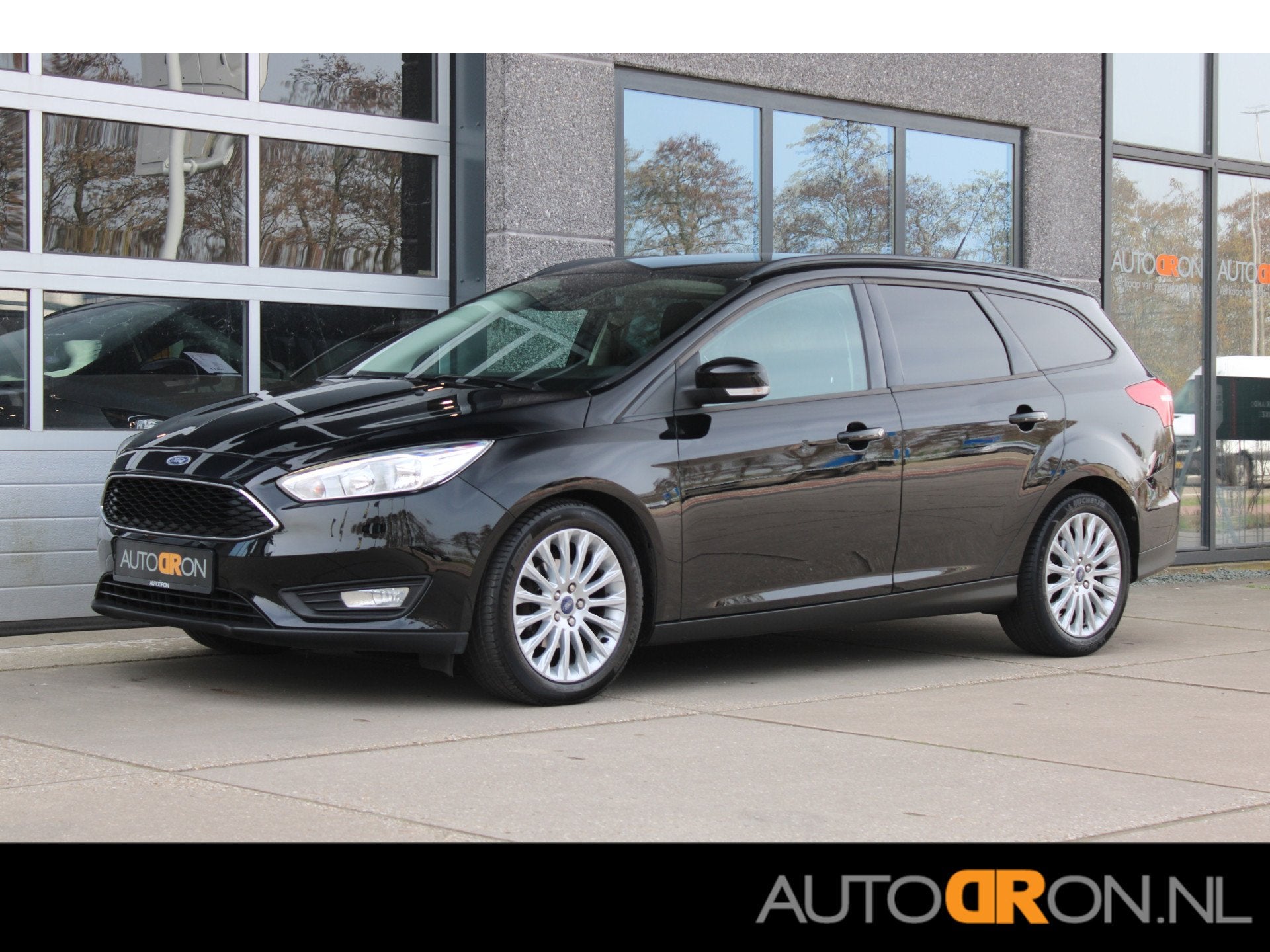 Ford FOCUS Wagon 1.0 Trend Plus 126 Pk Automaat Dealer Onder, Stof, Gebruikt, Met garantie (alle), Zwart