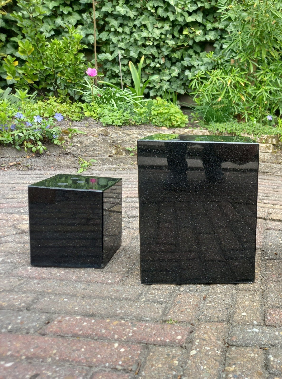 Natuursteen  Graniet  Zwarte Blokken. 2 stuks, Tuin en Terras, Tuinbeelden, Ophalen
