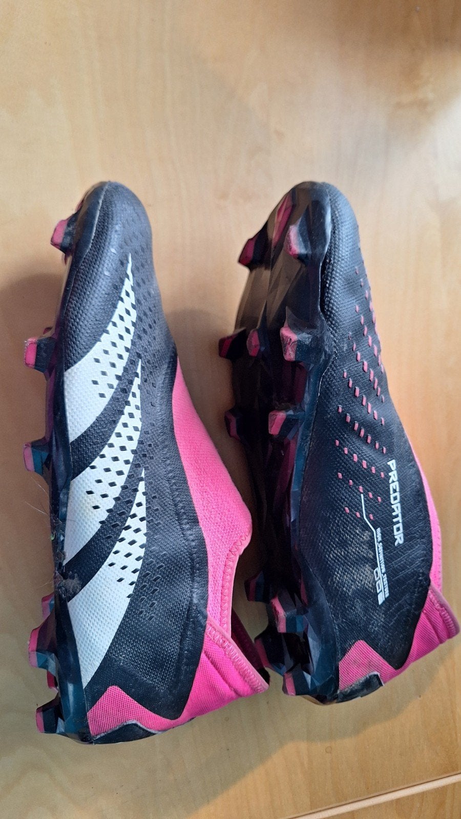 Adidas Predator voetbalschoenen - Zwart/Roze, Sport en Fitness, Voetbal, Ophalen of Verzenden