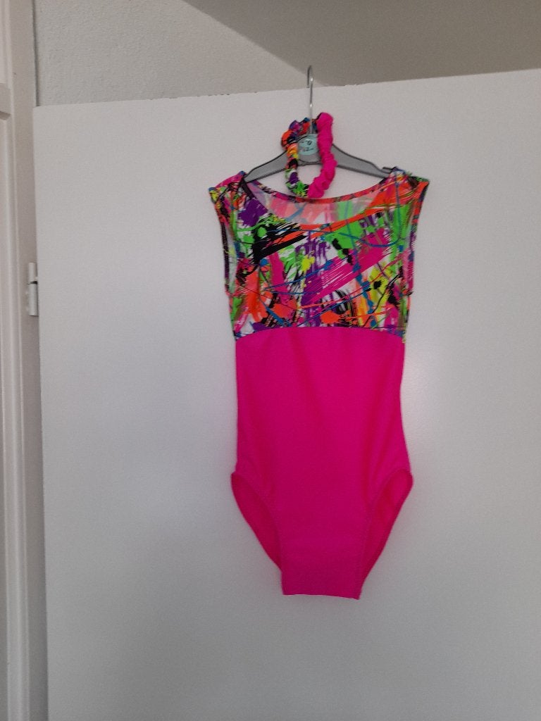 Nieuw!! Vrolijke  turnpakje maat 128, Nieuw, Roze, Turnpak(je), Kindermaat 122 t/m 140