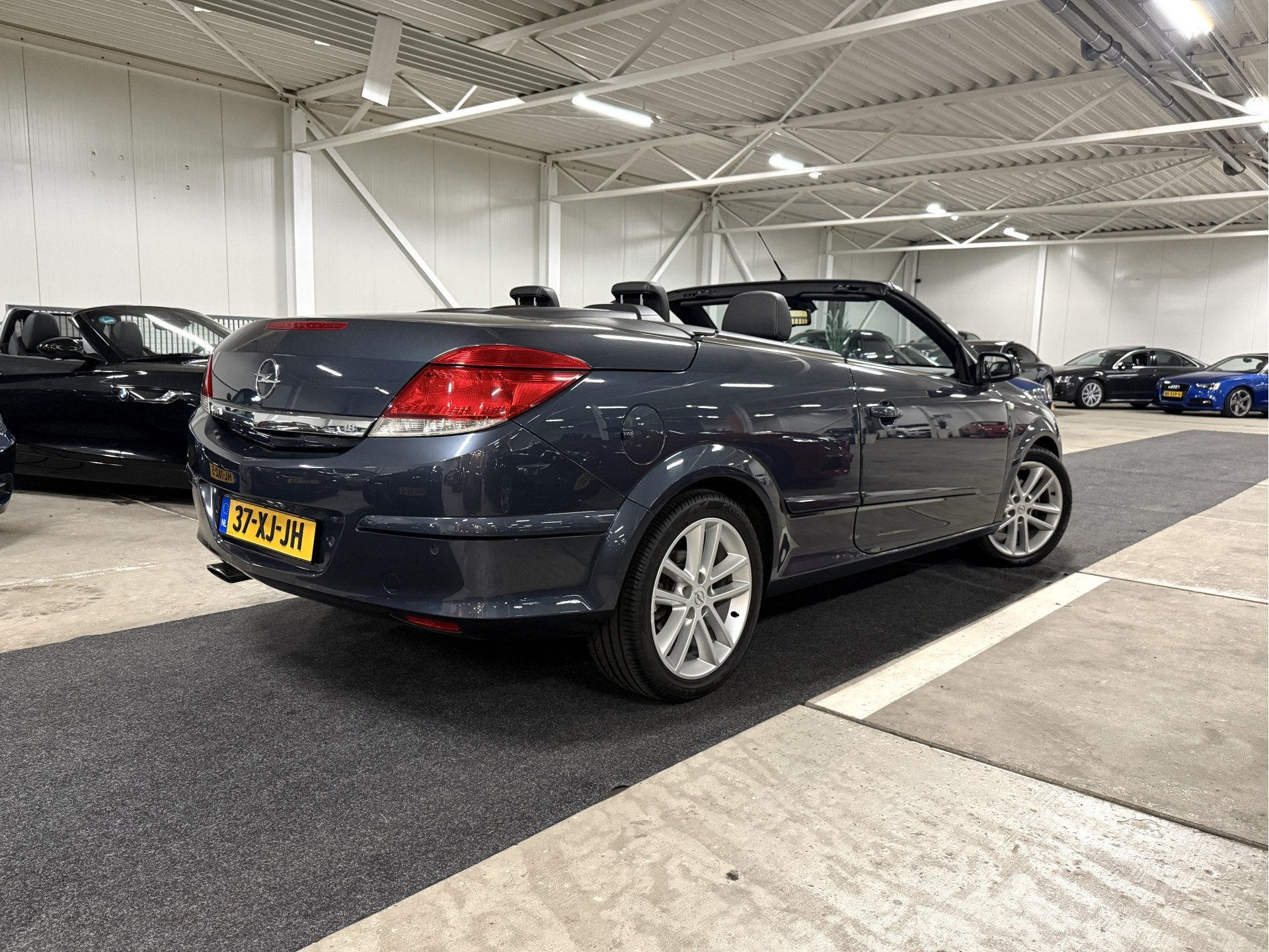 Opel Astra TwinTop 1.8 Cosmo l Cruise l Navi l Clima l PDC l, Auto's, Opel, Stof, Gebruikt, Zwart, 4 cilinders