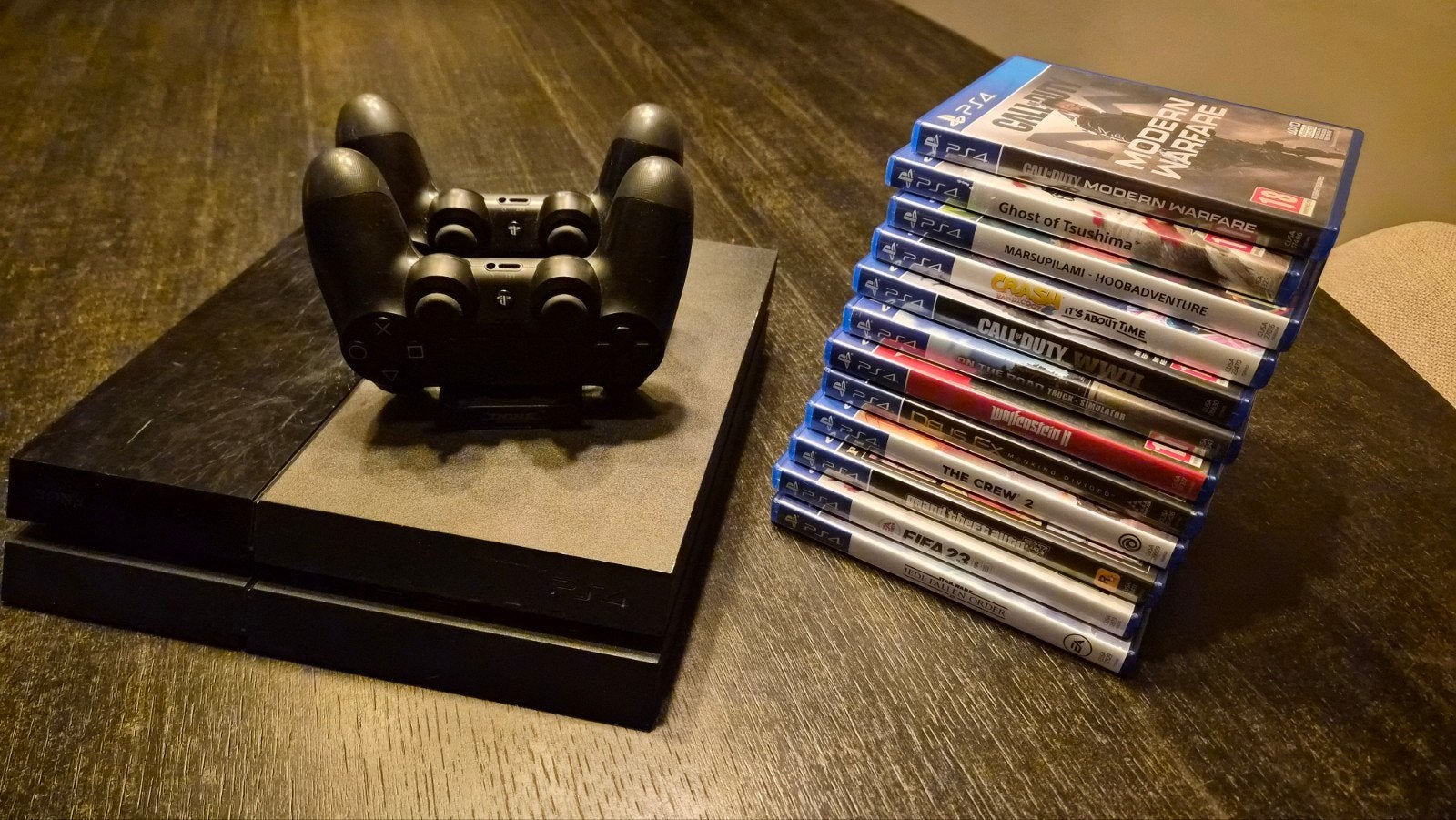 PlayStation 4 (PS4) met 2 controllers en 12 games