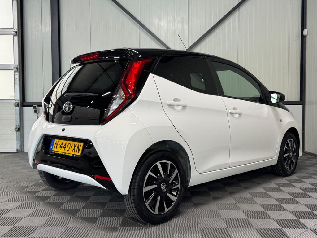 Toyota Aygo 1.0 VVT-i | X-Cite Ultimate 5-Drs | Airco-Ecc |, Auto's, Voorwielaandrijving, Gebruikt, Euro 6, 4 stoelen