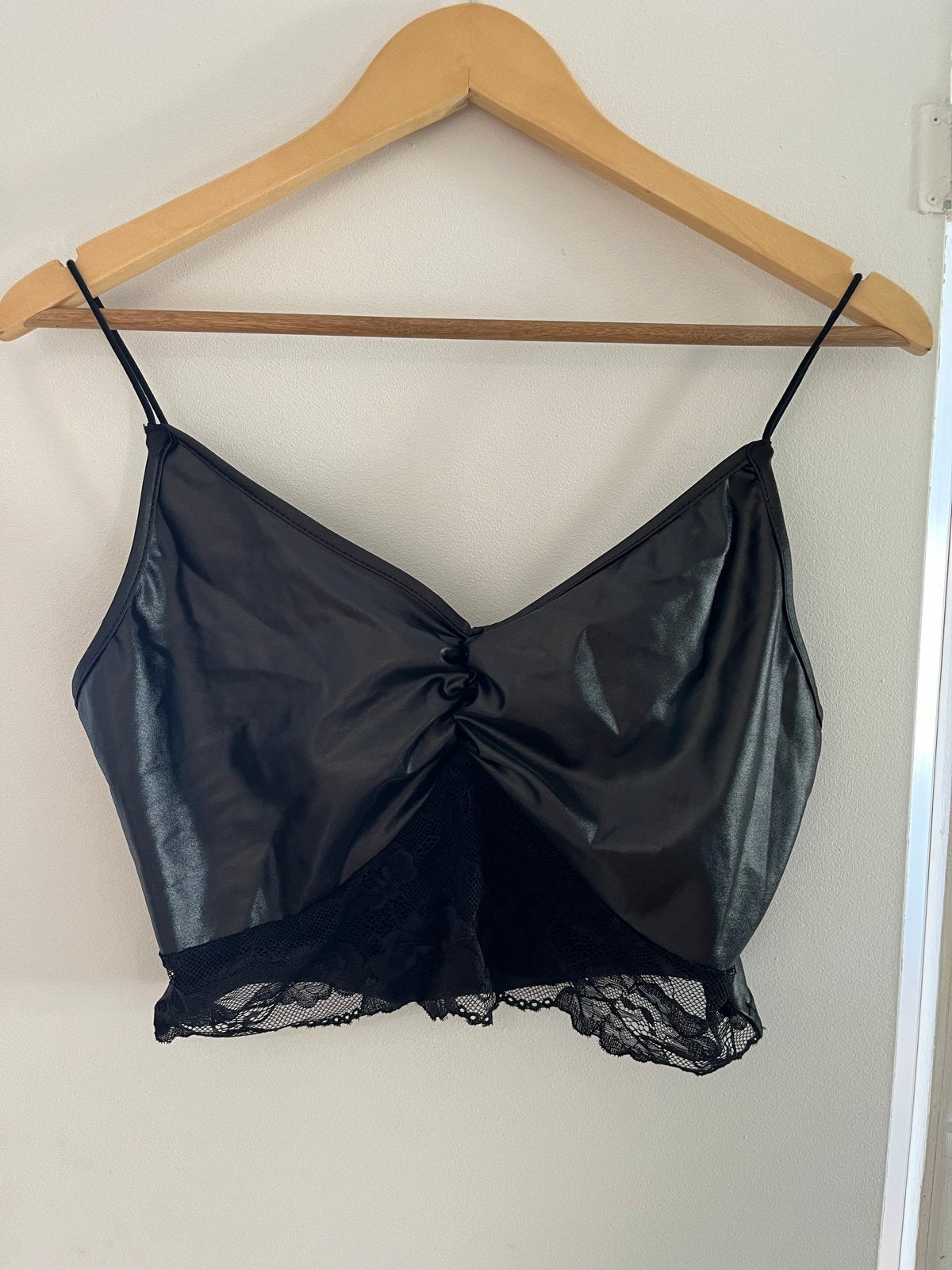 Zwarte crop top met kant, Kleding | Dames, Tops, Maat 38/40 (M), Zwart, Nieuw, Ophalen of Verzenden