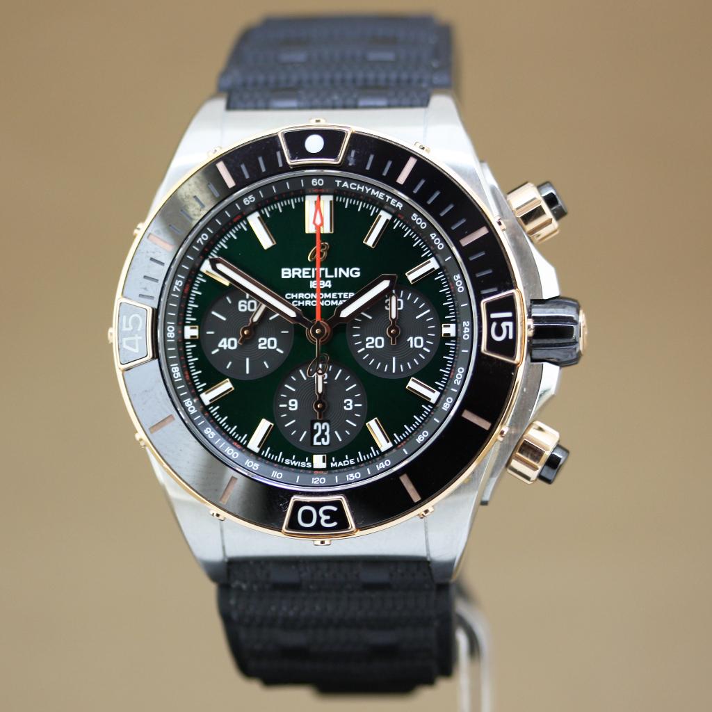 Breitling Super Chronomat B01 44 Ref. UB0136251L1S1, Sieraden, Tassen en Uiterlijk, Horloges | Heren, Breitling, Polshorloge, Kunststof