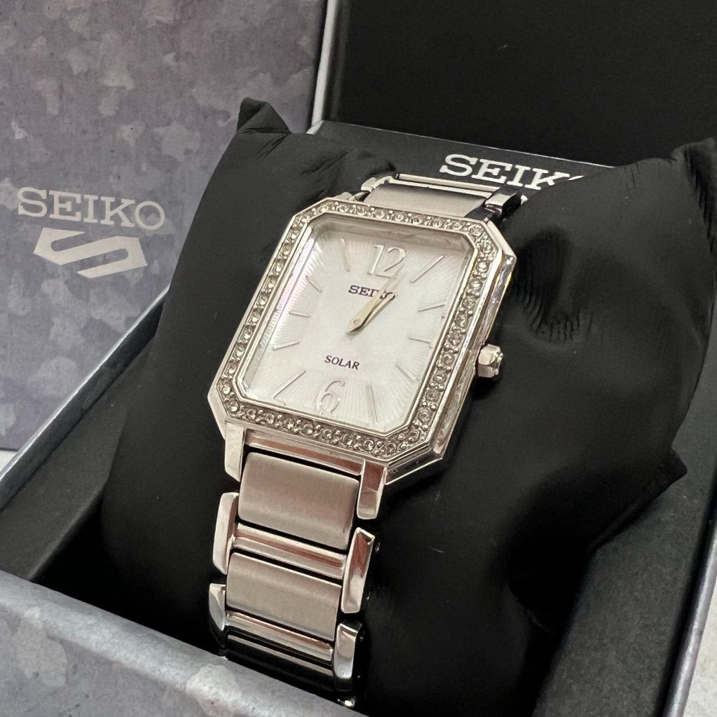 Seiko Solar SUP465P1 Dameshorloge, Seiko, Gebruikt, Support@seiko.com, 5-11, Akasaka 2-chome
Minato-ku, Tokyo 107-0052
Japan
