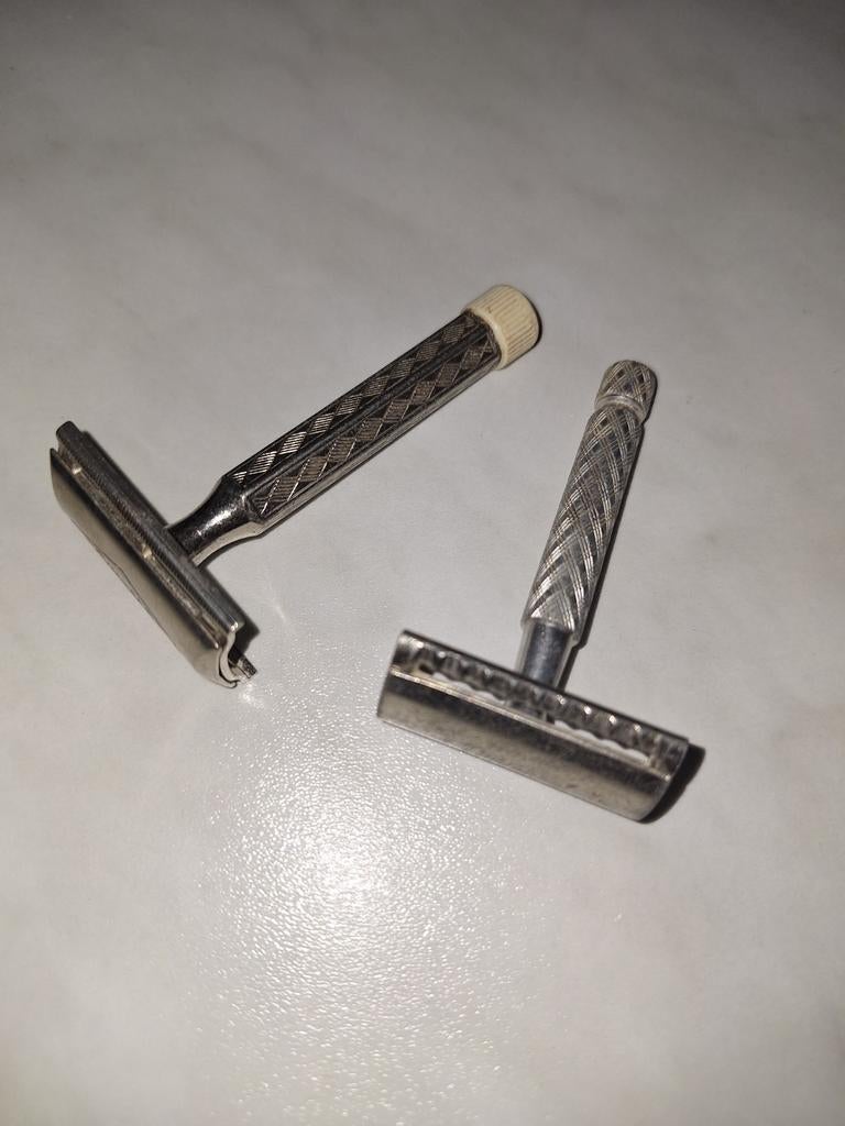 2x Vintage Ouderwets Scheermes - Nationaal en Gillette, Ophalen of Verzenden