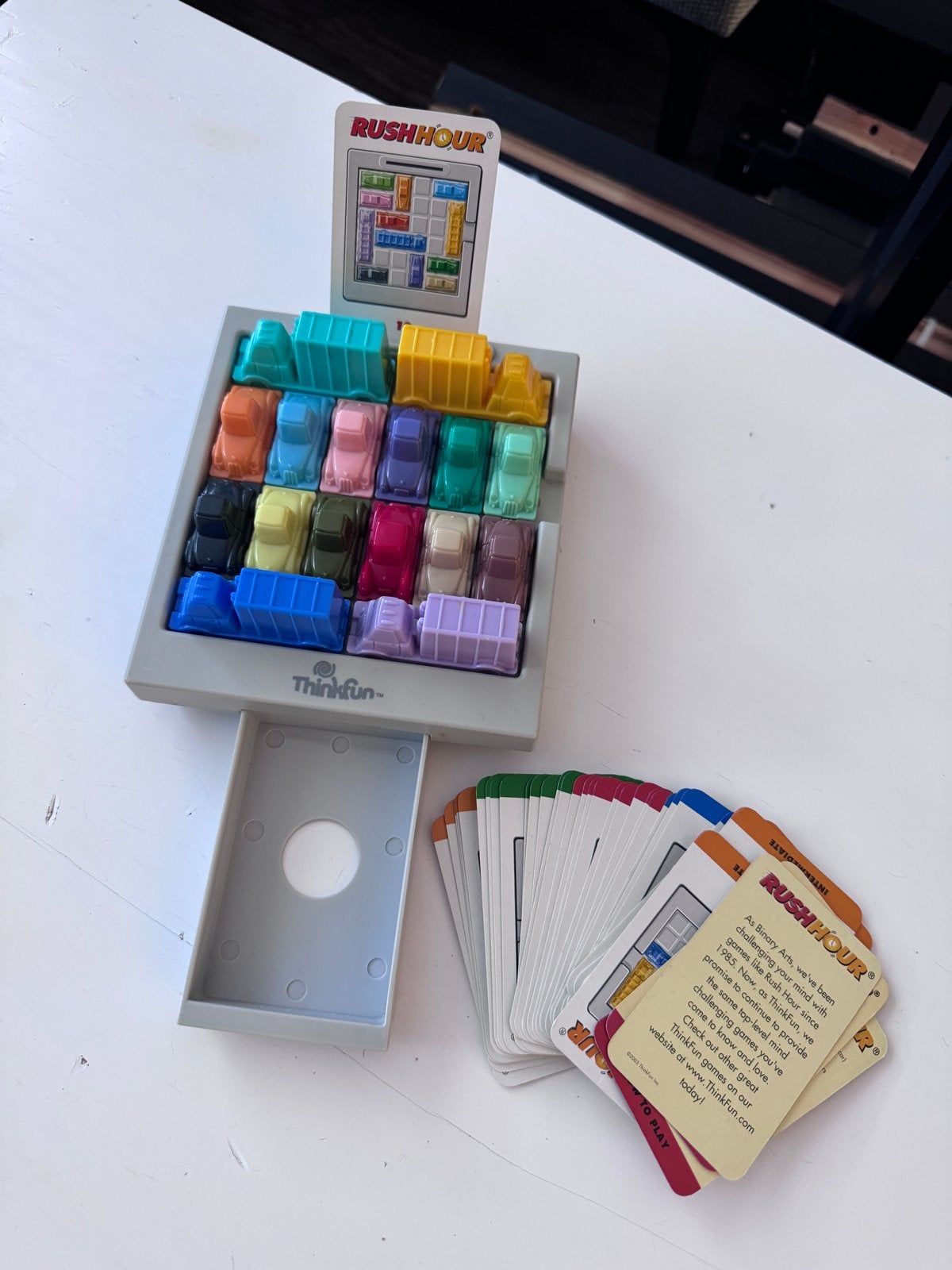 Rush Hour denkspel van Thinkfun - Compleet en als nieuw, Een of twee spelers, Ophalen of Verzenden, Zo goed als nieuw