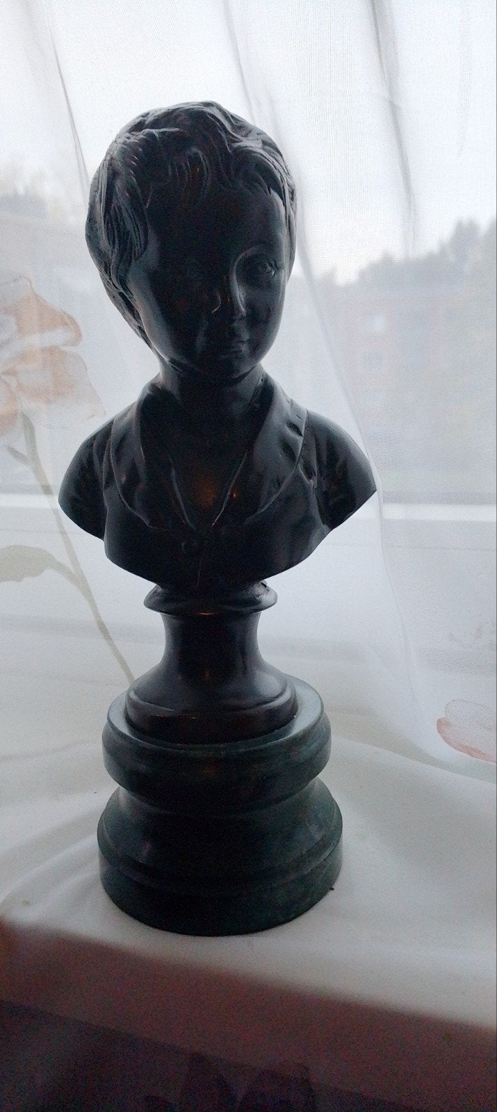 Antieke bronzen buste van een jongen, 28 cm hoog, Buste, Ophalen of Verzenden, Brons, 20 - 50 cm