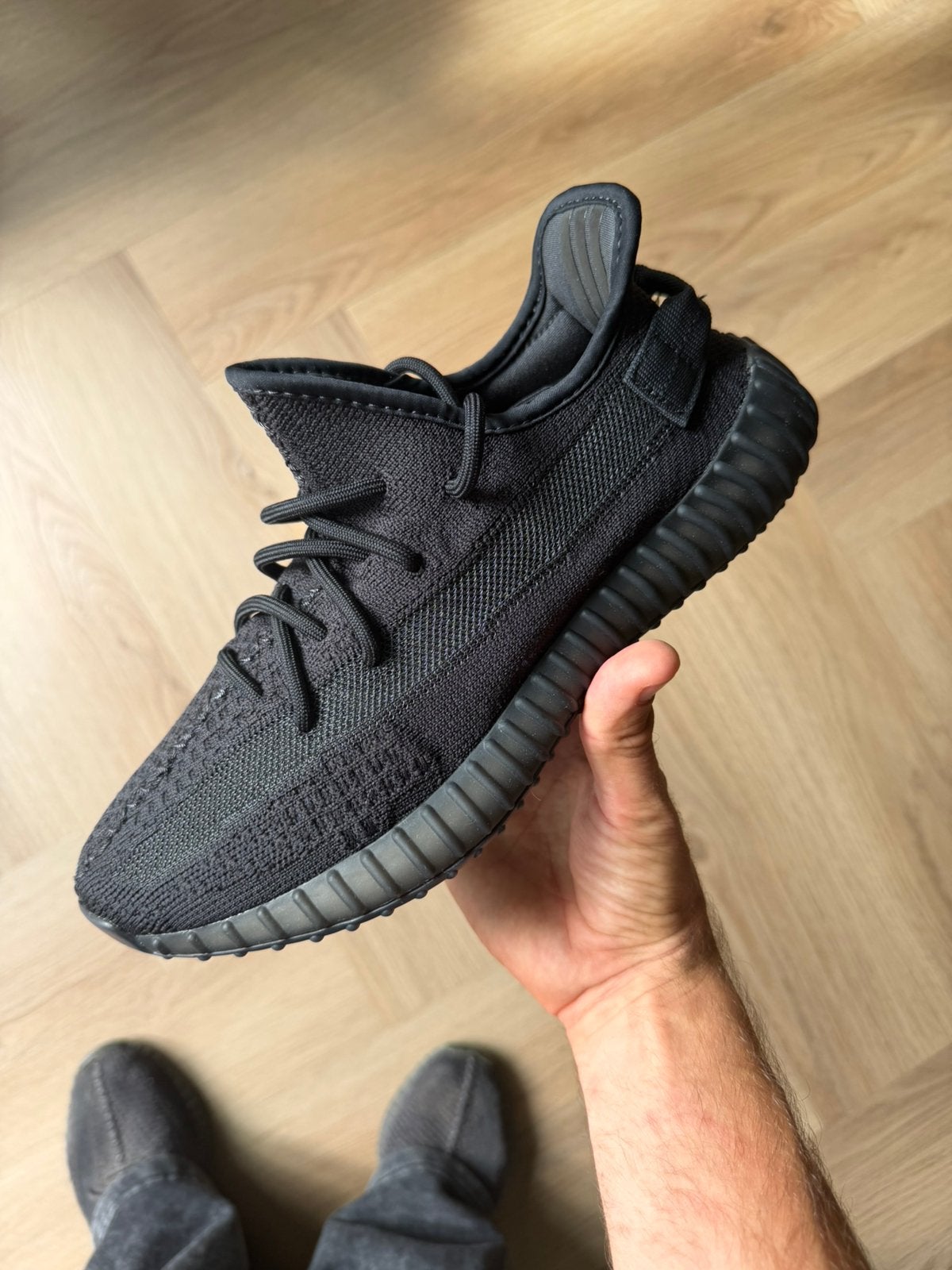Yeezy 350 onyx 411/3, Zwart, Nieuw, Ophalen of Verzenden, Adidas