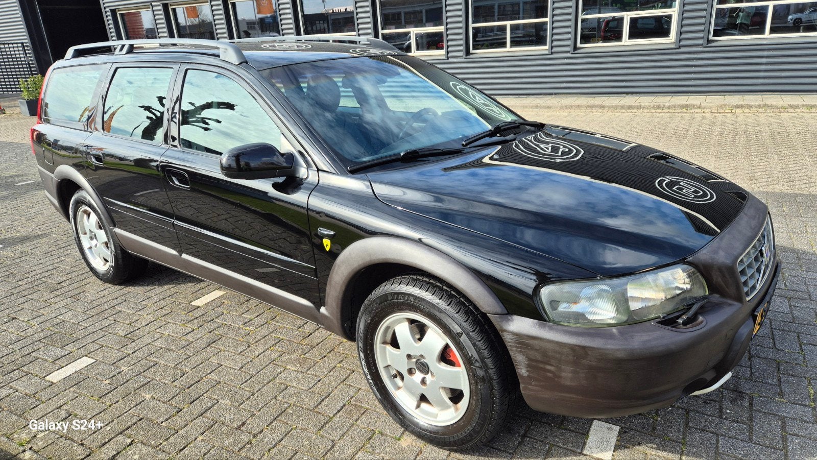 Volvo V70 2.4 T XC 4WD AUT 2002 Zwart, Automaat, 1800 kg, Zwart, Stationwagon
