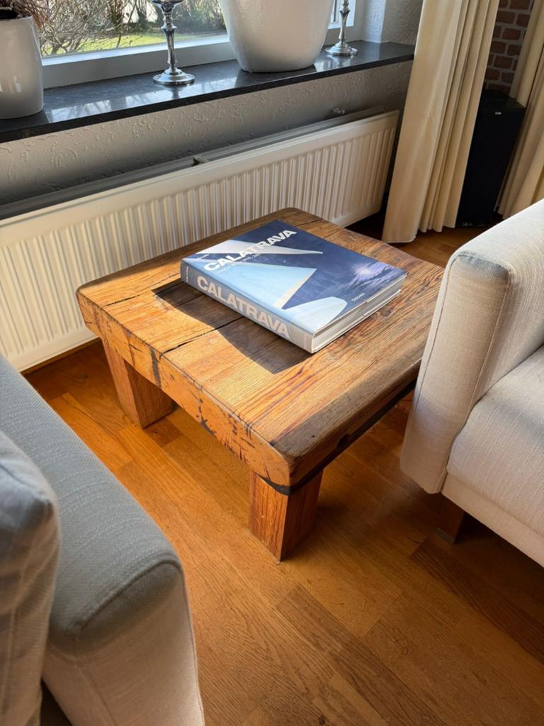 Robuuste houten bijzettafel van spoorwegbielzen, Ophalen, 50 tot 100 cm, Vierkant, 50 tot 100 cm