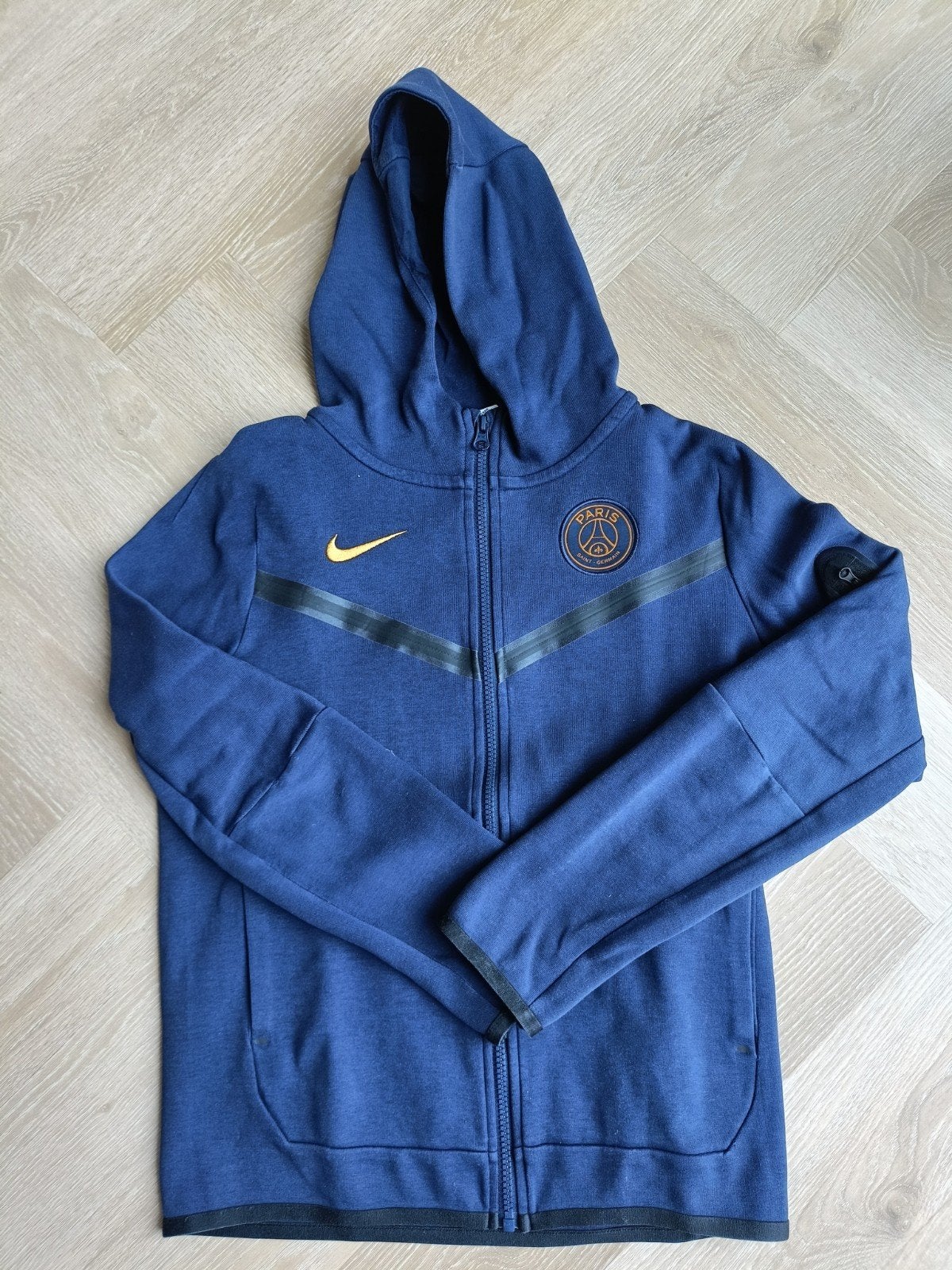 Nike Tech pak maat 152-158, Kinderen en Baby's, Kinderkleding | Maat 152, Ophalen, Jongen of Meisje, Sport- of Zwemkleding