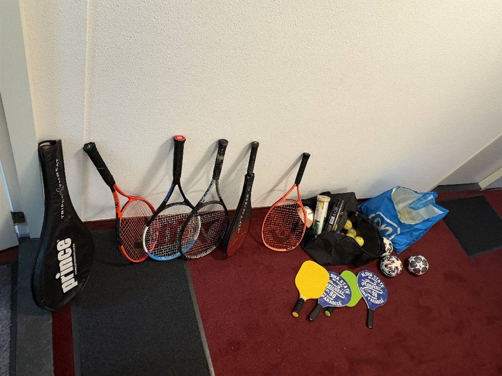 sportpakket tennis racket, squash racket, voetbal, beach bal, Ophalen, Gebruikt, Wilson, Racket