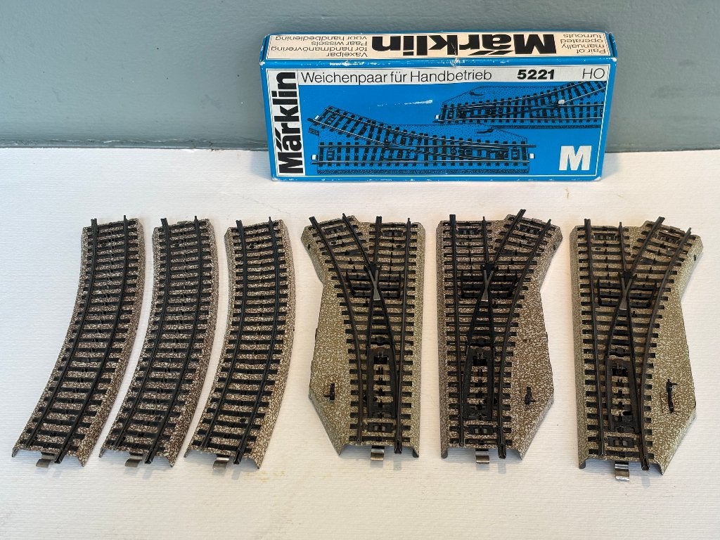 3 Märklin 5221 slanke handwissels M rails + tegenbocht 5206, Hobby en Vrije tijd, Modeltreinen | H0, Wisselstroom, Rails, Ophalen of Verzenden
