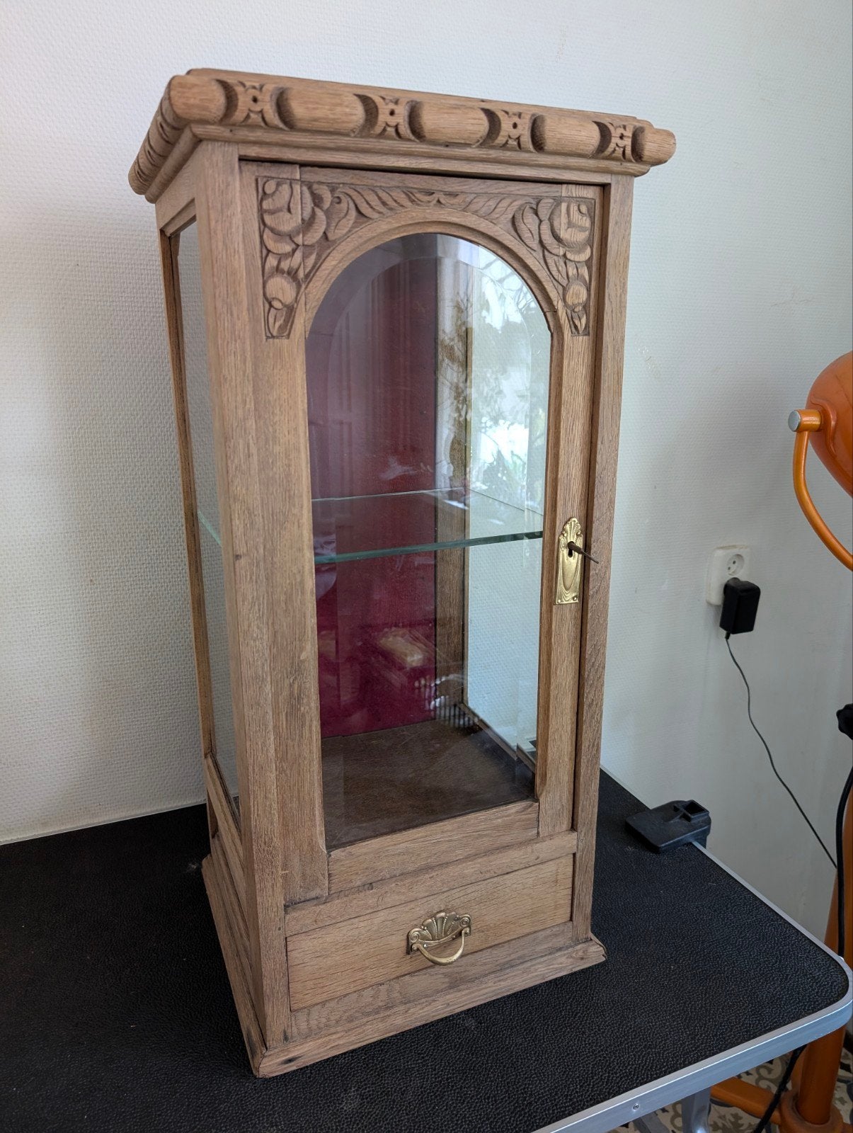 Prachtig oud vitrine kastje, Ophalen, Minder dan 50 cm, Met deur(en), Glas