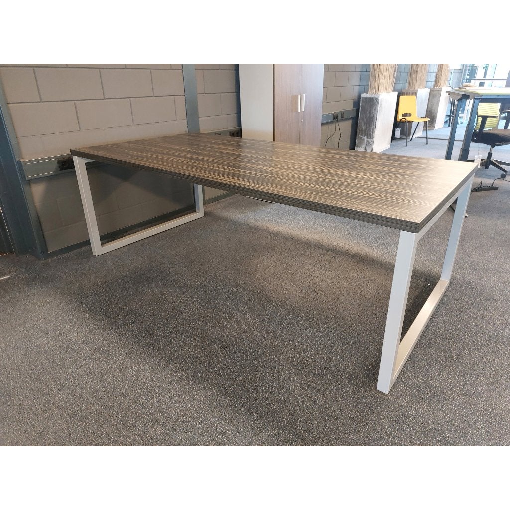 SHOWMODELKORTING! Verstelbaar design bureau 200x100cm, Ophalen of Verzenden, In hoogte verstelbaar, Zo goed als nieuw