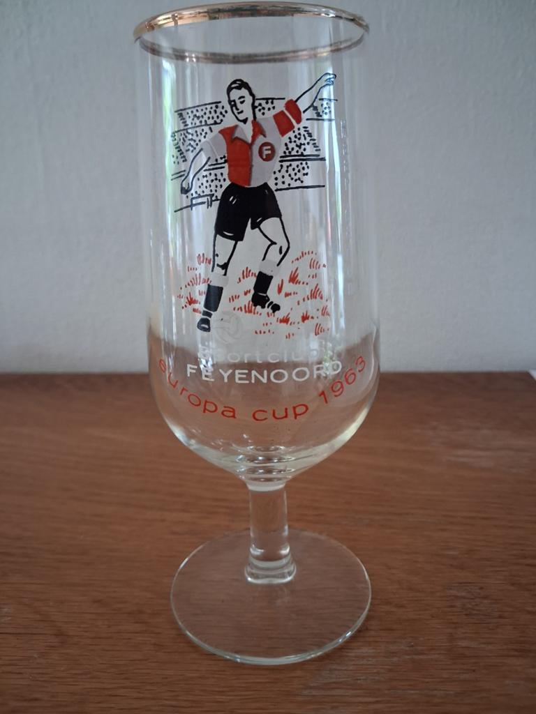 Vintage Feyenoord Europa Cup 1963 Bierglas met Gouden Rand, Verzamelen, Sportartikelen en Voetbal, Ophalen, Zo goed als nieuw