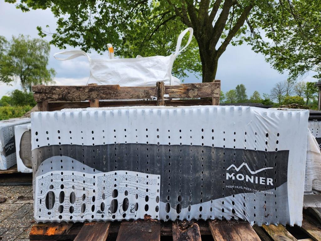 Monier Beton Sneldekpan + Gevelpan rechts zwart - nieuw, Ophalen, Overige materialen, Zwart, Nieuw