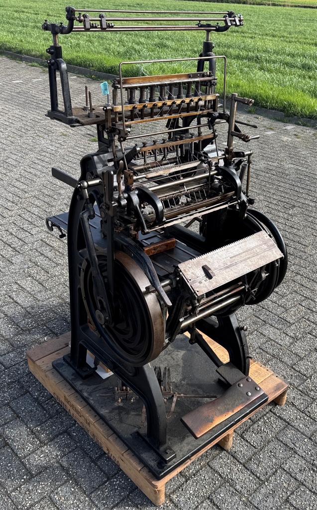 Naaimachine voor Katernen, Gebruikt, Naaimachine, Industrieel, Ophalen