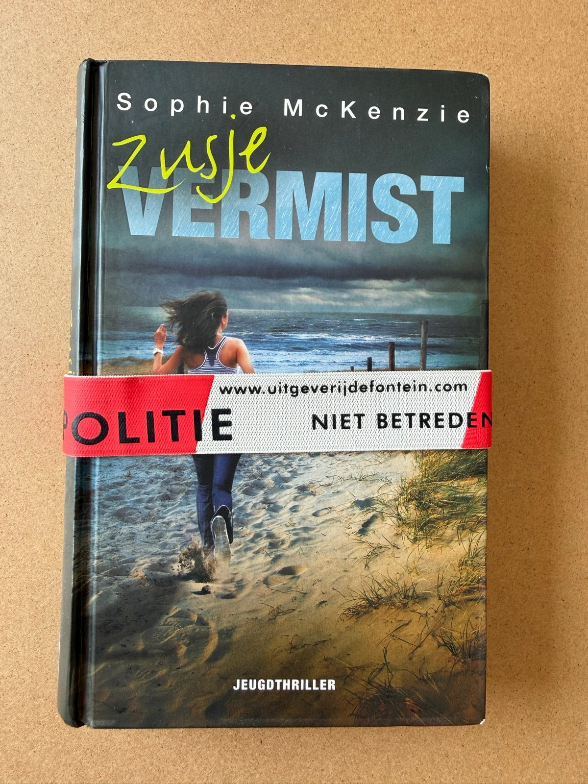 Zusje Vermist - Sophie McKenzie (Jeugdthriller), Ophalen of Verzenden, Zo goed als nieuw, Fictie