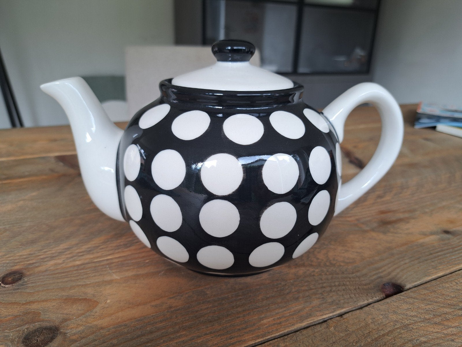 Zwart-witte theepot met stippen - Price & Kensington, Gebruikt, Zwart, Steen/keramiek, Overige merken