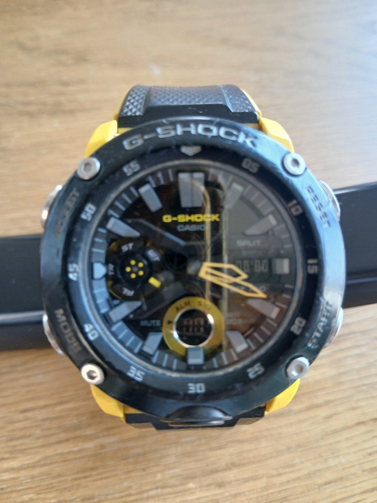 Casio G-Shock horloge - Zwart/Geel carbon guard, Sieraden, Tassen en Uiterlijk, Horloges | Heren, Casio, Kunststof, Gebruikt, Polshorloge
