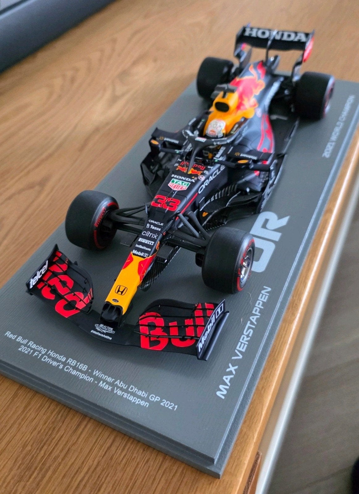 Max Verstappen 2021 Wereldkampioen F1 Spark 1/18, Ophalen of Verzenden, Zo goed als nieuw