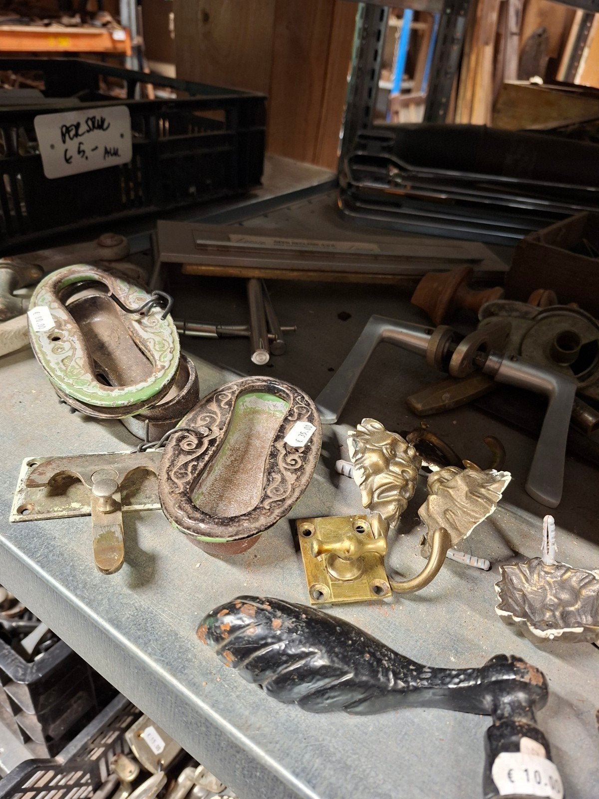 Oud hang- en sluitwerk, inclusief houten deurknoppen, Ophalen, Gebruikt, Overige materialen, Klink of Kruk