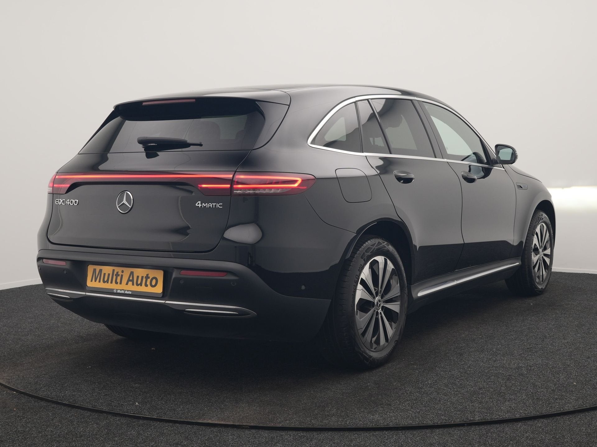 Mercedes-Benz EQC 400 4MATIC 85 kWh 408pk Dealer O.H SOH 96., Automaat, Automatische klimaatregeling, Zwart, 2395 kg