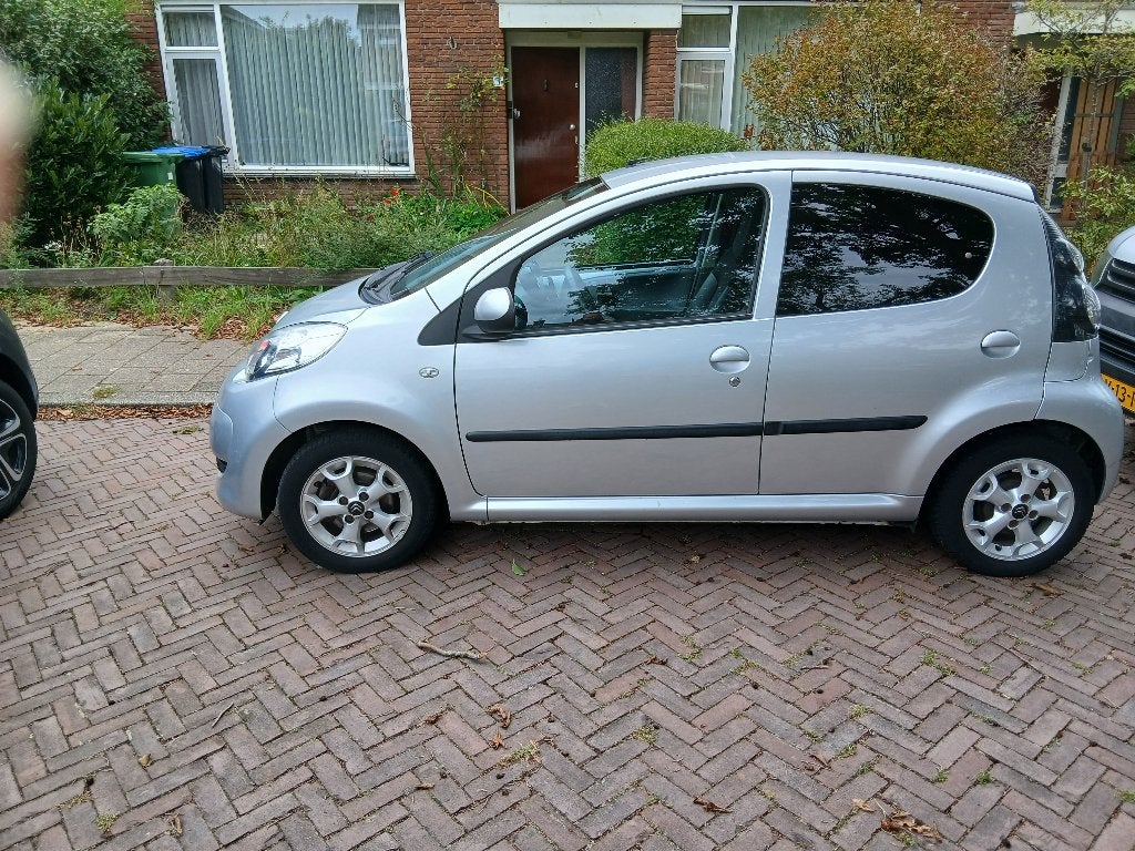 Citroën C1 1.0 5-DRS Sensodrive 2011 Grijs, Auto's, Zwart, 4 stoelen, C1, 68 pk