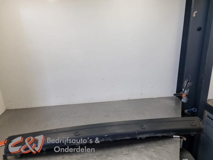 Achterbumper van een Renault Master (NVT)