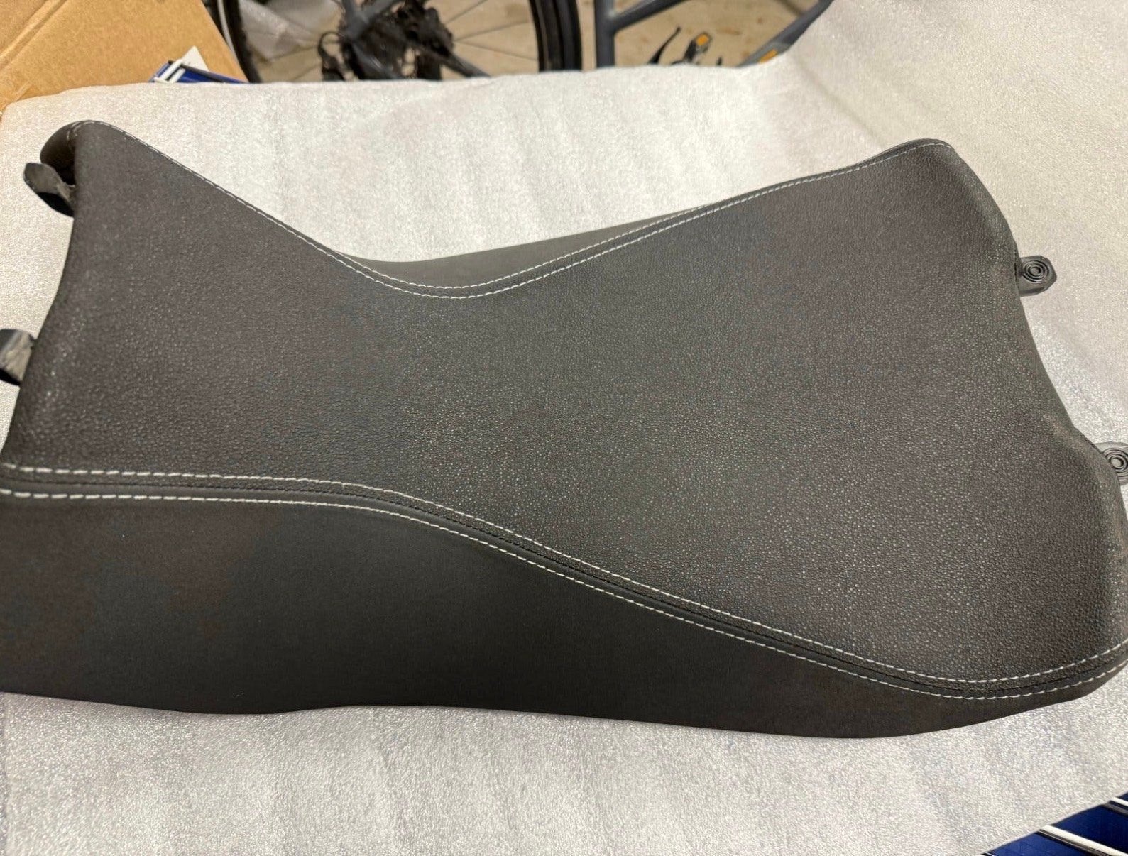 Origineel zadel Moto Guzzi Stelvio V100 2024-2026, Motoren, Ophalen of Verzenden