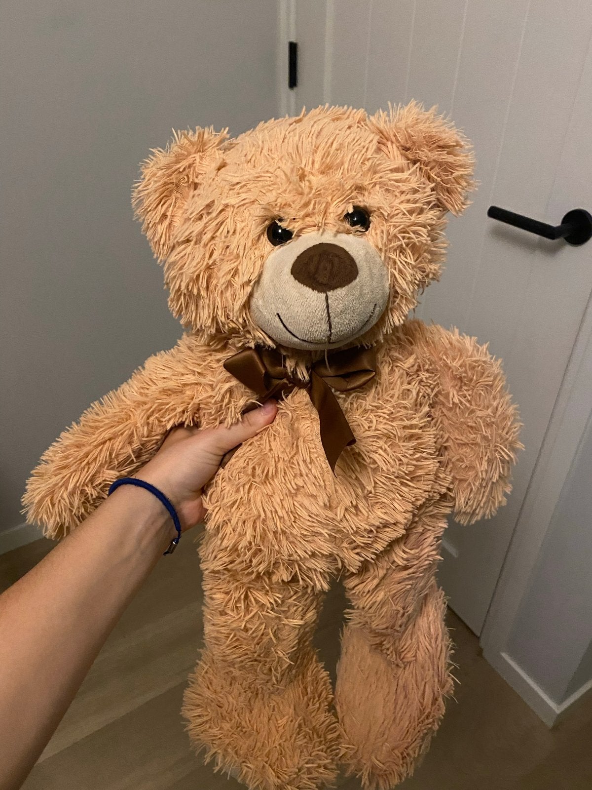 Grote zachte teddybeer met strik, Verzenden, Beer, Zo goed als nieuw, Middelgroot (20 tot 80 cm)