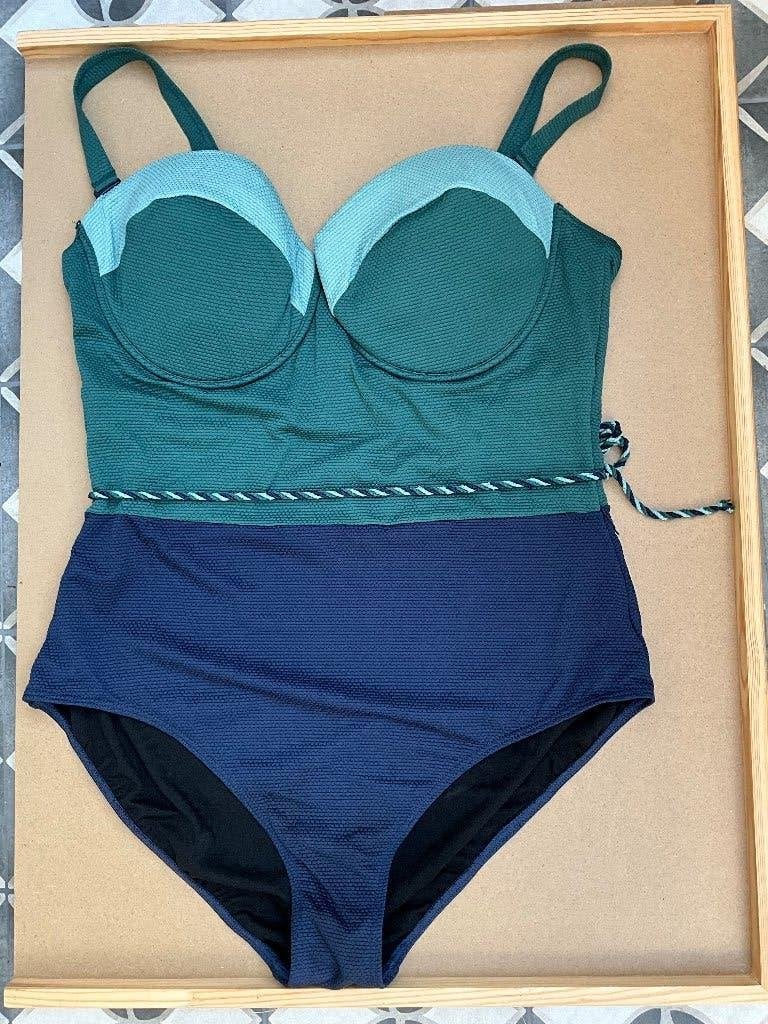 Dames corrigerend badpak merk beachwave. maat 50 nieuw, Nieuw, Badpak, Ophalen of Verzenden, Dames corrigerend badpak merk beachwave. maat 50 nieuw