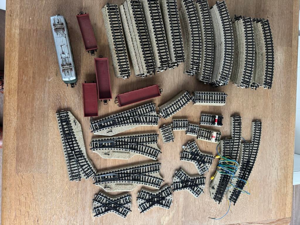 Märklin locomotief, 4 wagons en M rails zie verder tekst, Wisselstroom, Ophalen of Verzenden, Märklin, Gebruikt