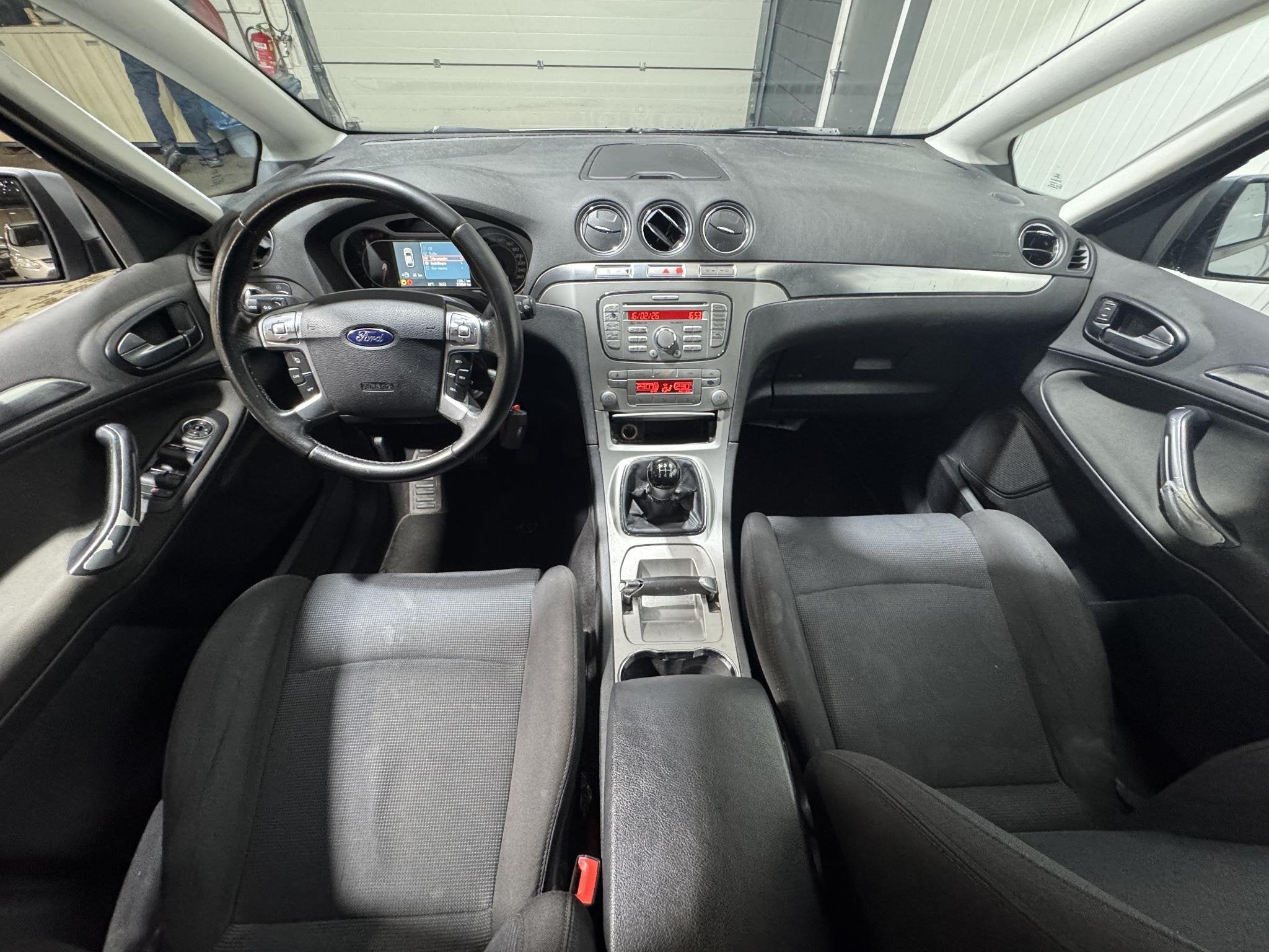 Foto 10 van Ford S-Max 2.0-16V Super netjes Technisch 100 %
