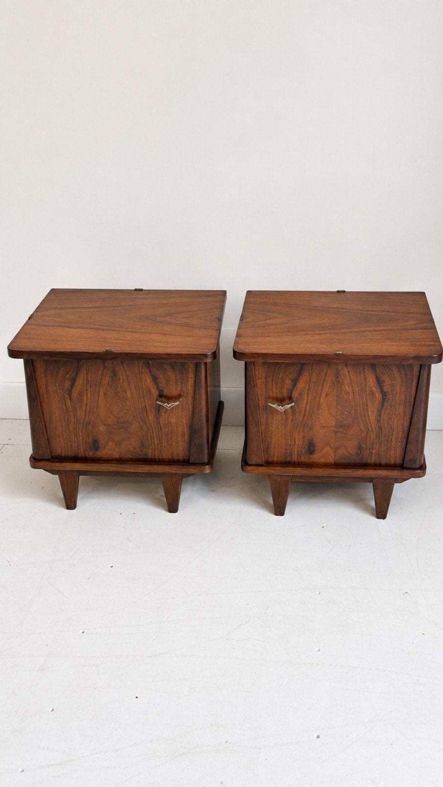 Vintage mid-century notenhouten nachtkastjes, Gebruikt, Minder dan 45 cm, Metaal of Aluminium, Ophalen of Verzenden