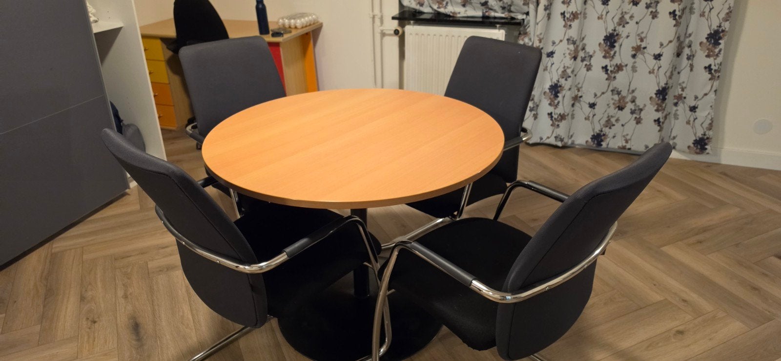 Ronde eettafel | beuken blad + zwart metalen voet, Ophalen, 100 tot 150 cm, Rond, 50 tot 100 cm