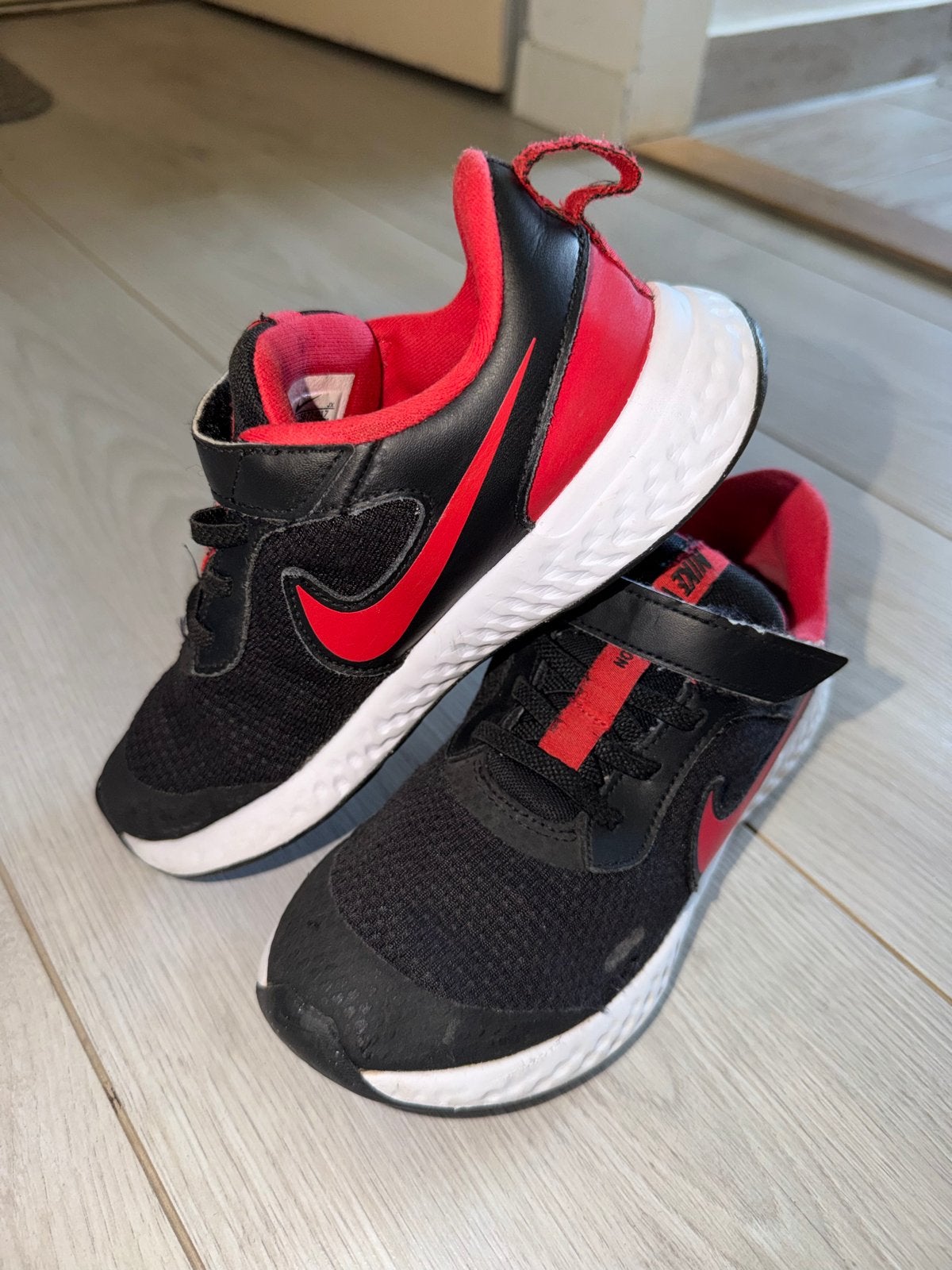 Nike Revolution 5 Sportschoenen - Maat 32, Ophalen of Verzenden, Zo goed als nieuw, Jongen of Meisje, Sportschoenen