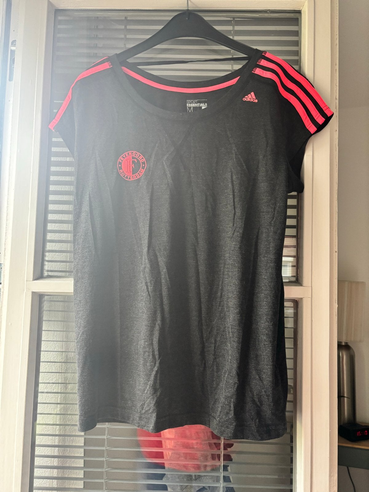 Adidas Feyenoord T-shirt Maat M - Zo goed als nieuw, Maat 38/40 (M), Ophalen of Verzenden, Zo goed als nieuw, Korte mouw