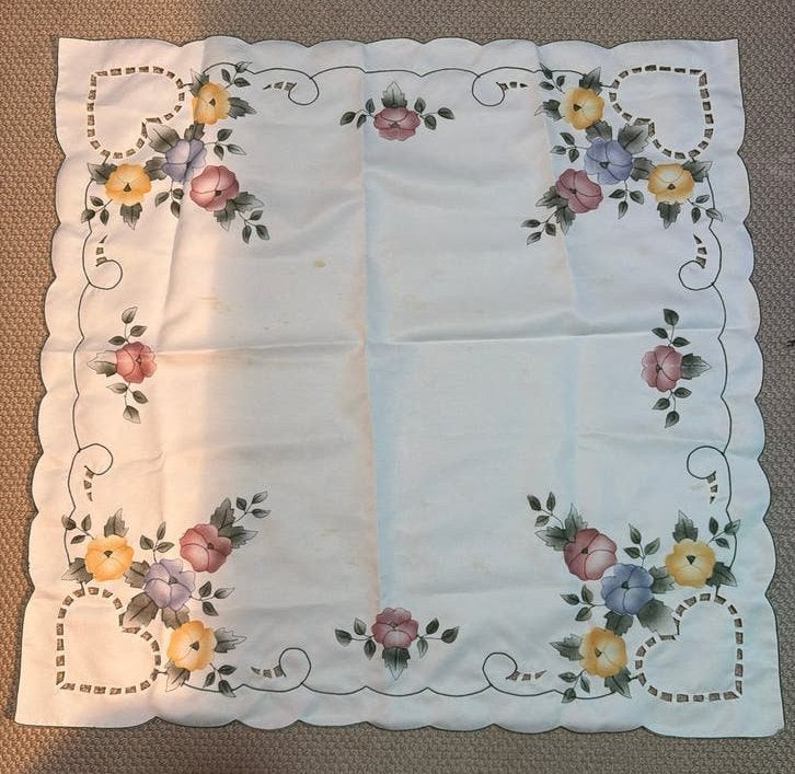 Vintage geborduurde tafelloper met bloemenpatroon 80x80 cm, Ophalen of Verzenden, Gebruikt, Vierkant