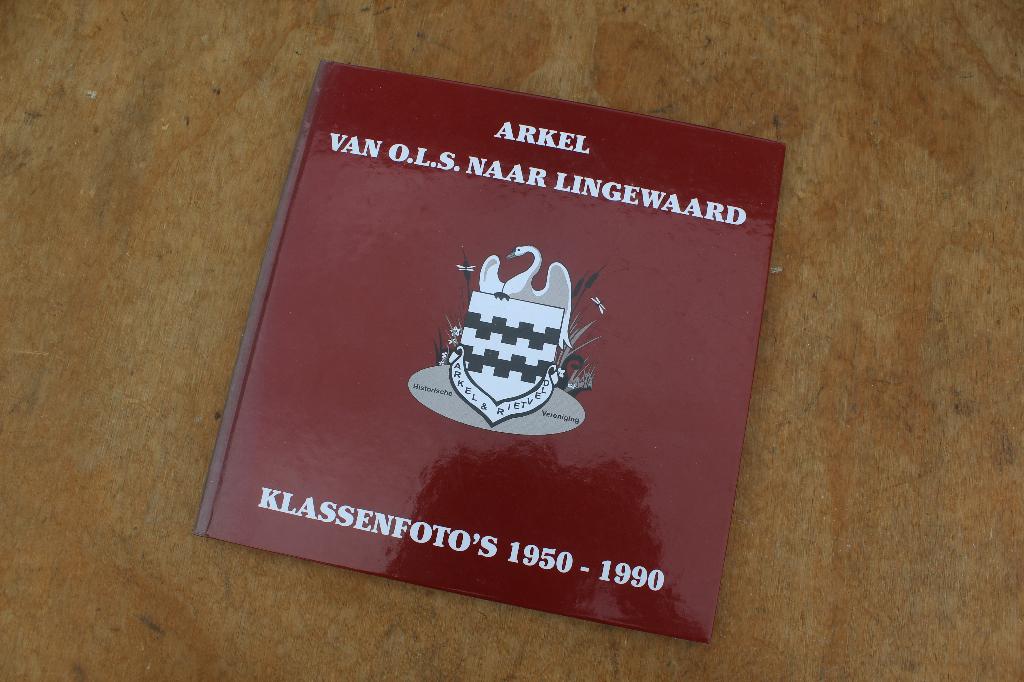 < Boek Arkel Rietveld OLS Klassenfoto’s 1950 Tot 1990 >, Ophalen of Verzenden, Zo goed als nieuw