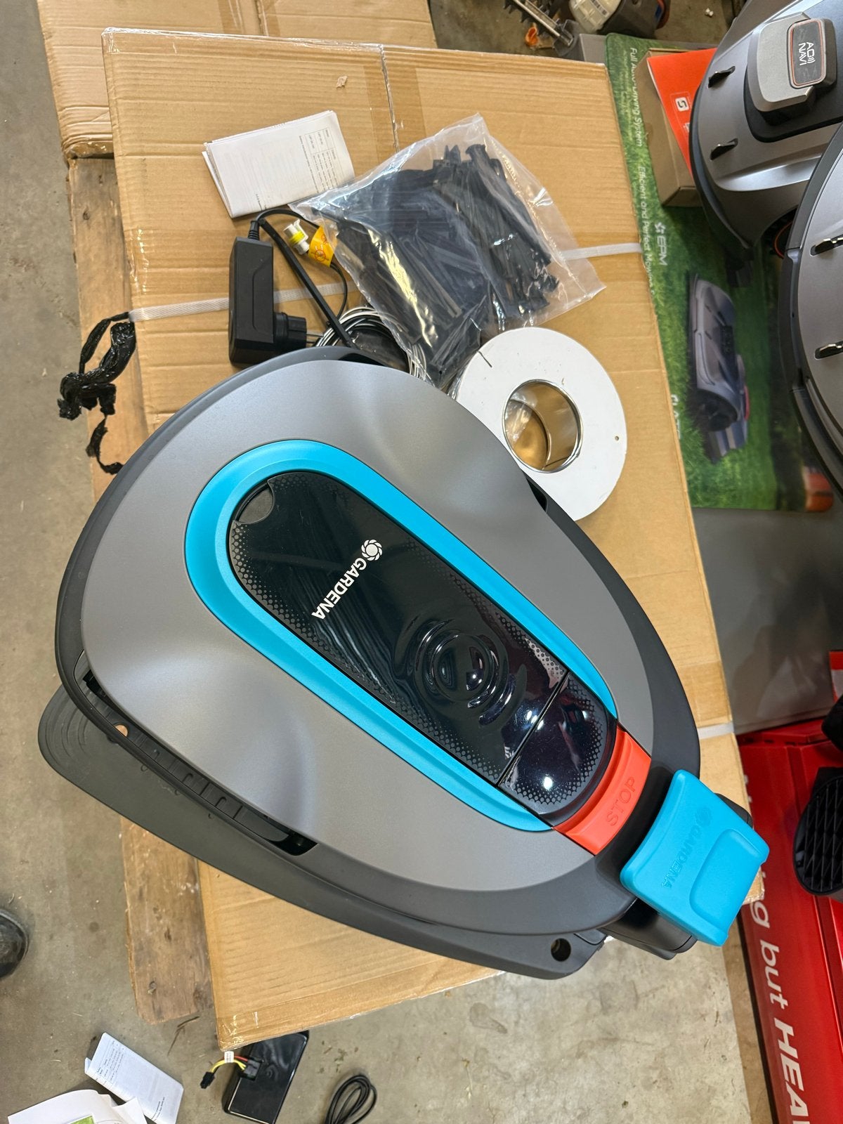 Gardena Sileno City 580 Robotmaaier - Compact en Stil, Cirkelmaaier, ., Minder dan 30 cm, Accu-grasmaaier