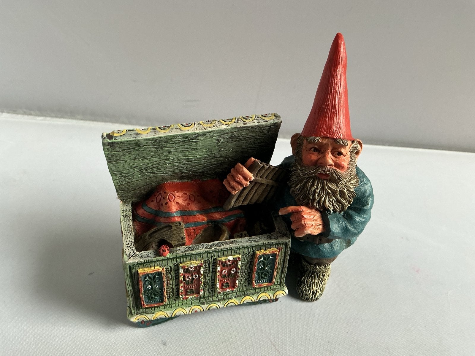 Rien Poortvliet Kabouter met schatkist beeldje, Verzamelen, Ophalen of Verzenden, Gebruikt, Fantasy