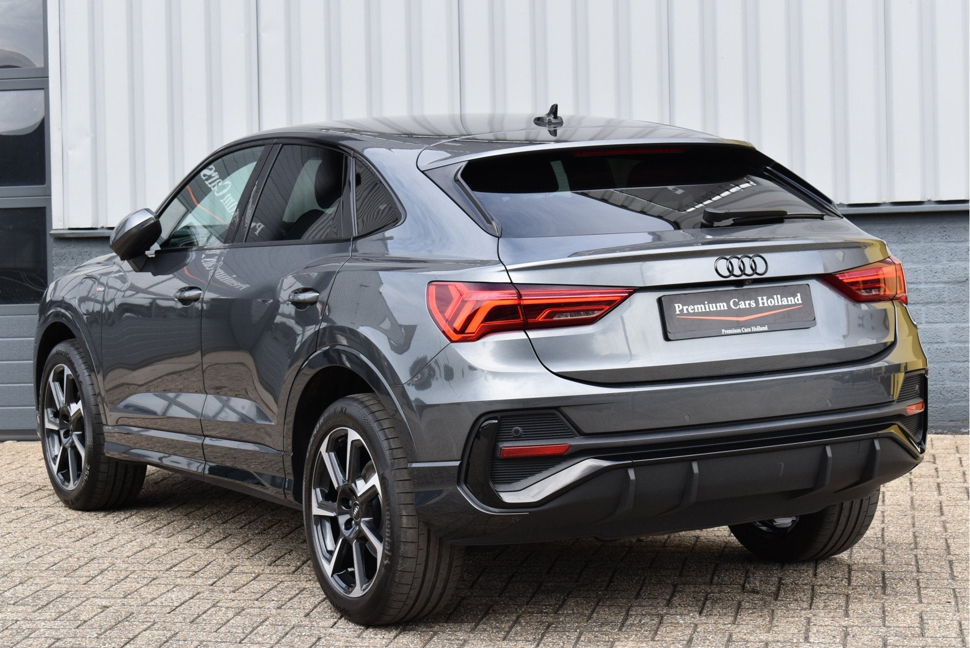 Audi Q3 Sportback 45 TFSI e S-Line Black Ed Soh 94% Navi Led, Dealer onderhouden, Gebruikt, Euro 6, Leder en Stof