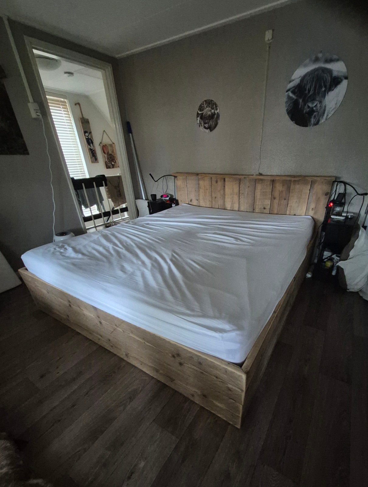 2 pers steigerhouten bedombouw+ bedbodems, leeslampjes+stoel, Ophalen, Zo goed als nieuw, Tweepersoons, Steigerhout