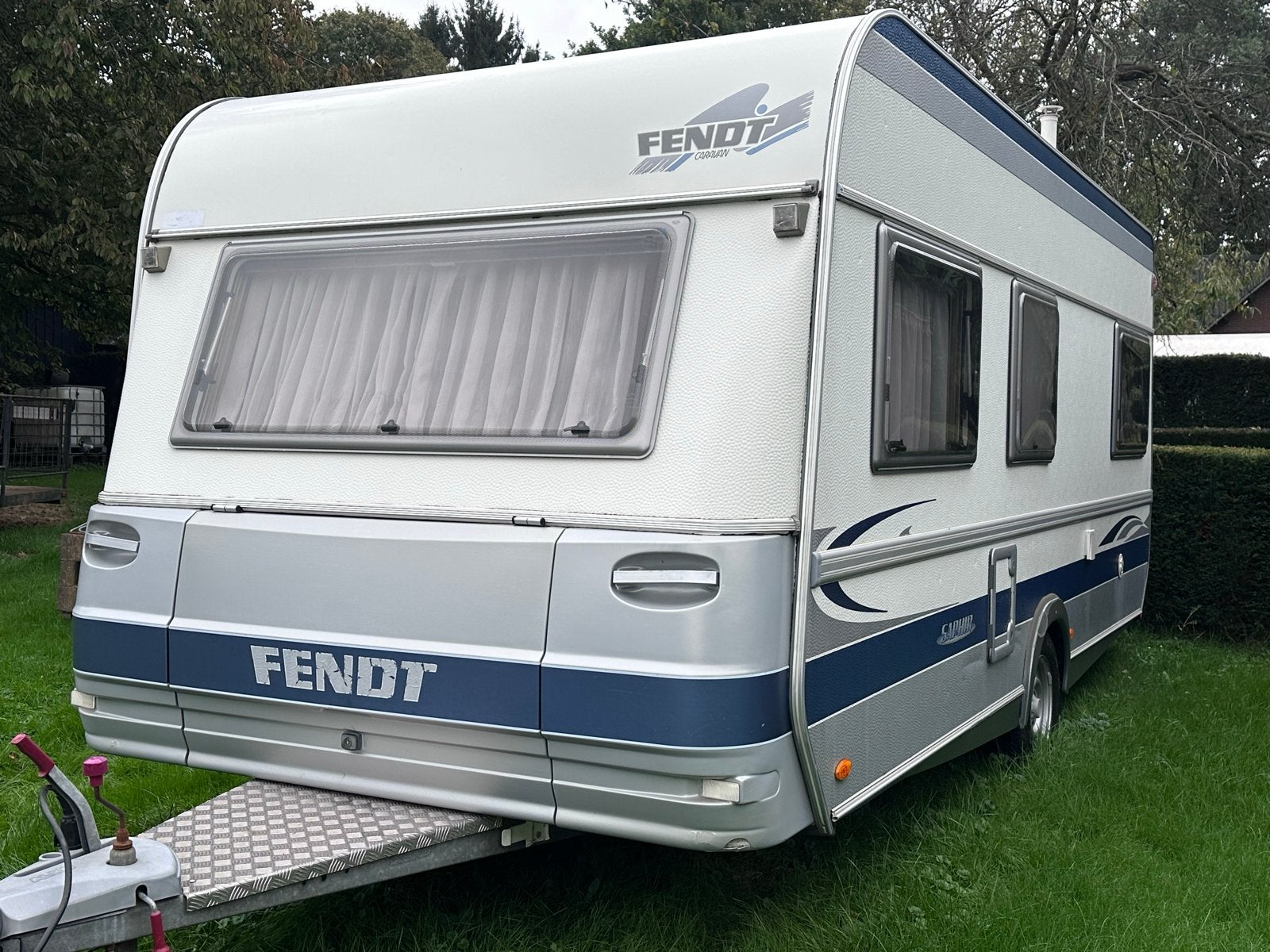 Fendt Saphir 2004 met rondzit en dwarsbed, Caravans en Kamperen, Rondzit, Dwarsbed, Particulier, Fendt