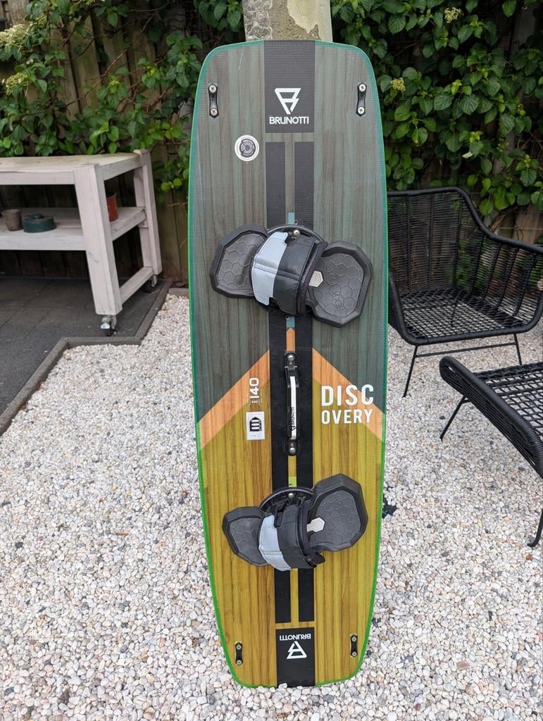 Brunotti Discovery Twintip 140 cm – ideaal beginners board, Watersport en Boten, Kitesurfen, Gebruikt, Twintip, Kiteboard, Ophalen of Verzenden